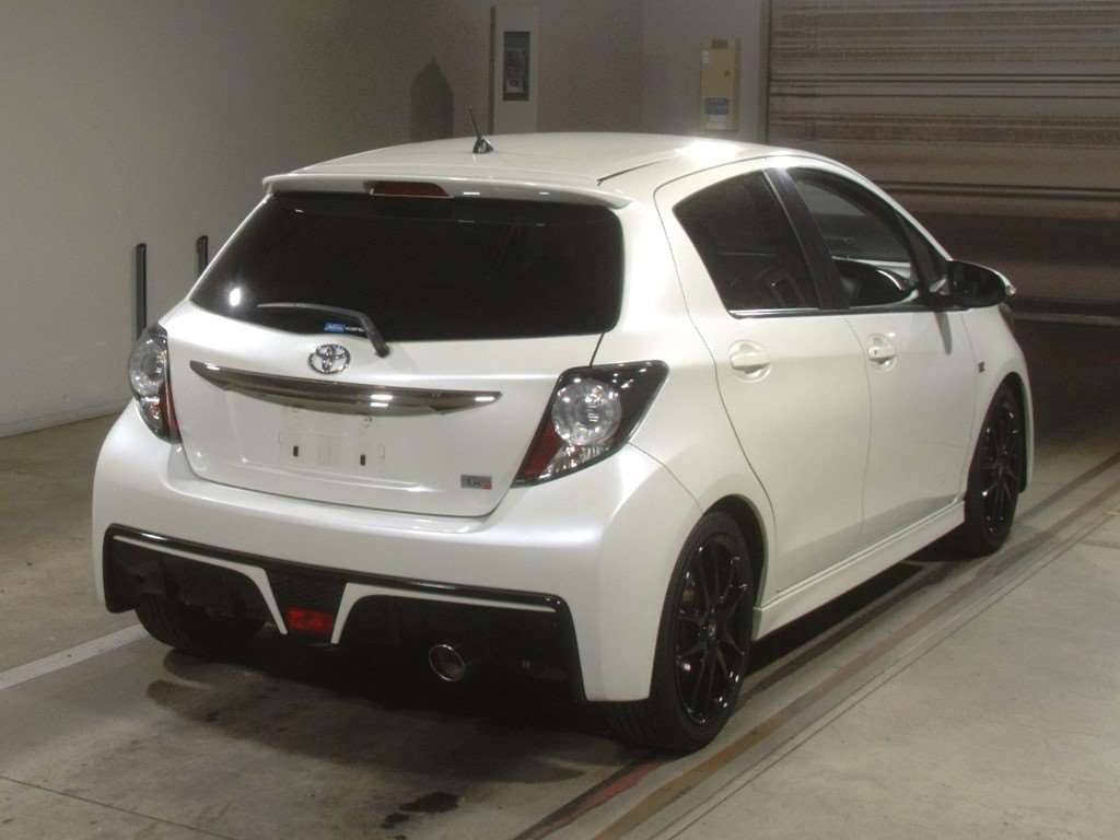 2016 Toyota Vitz NCP131[1]