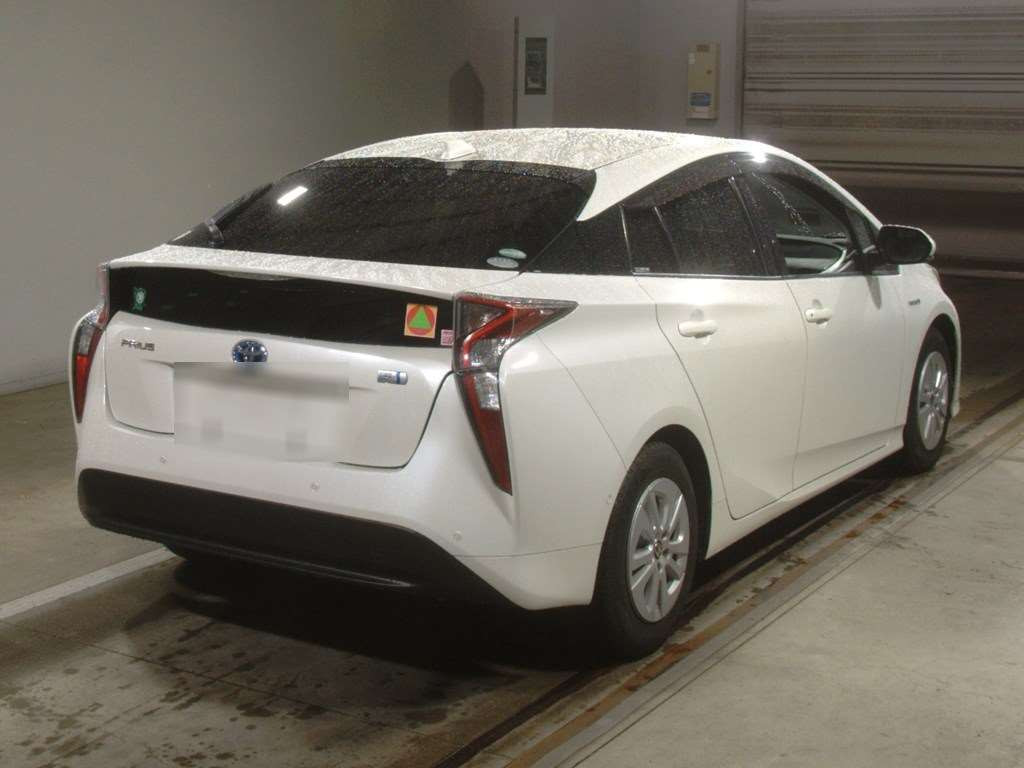 2017 Toyota Prius ZVW50[1]