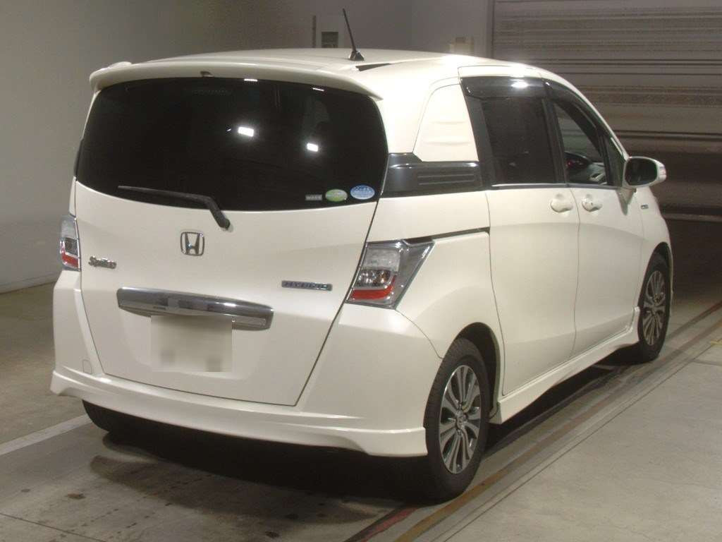 2011 Honda Freed spike hybrid GP3[1]