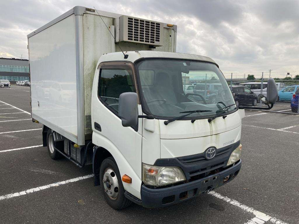 2011 Toyota Toyoace Truck XZU605[2]