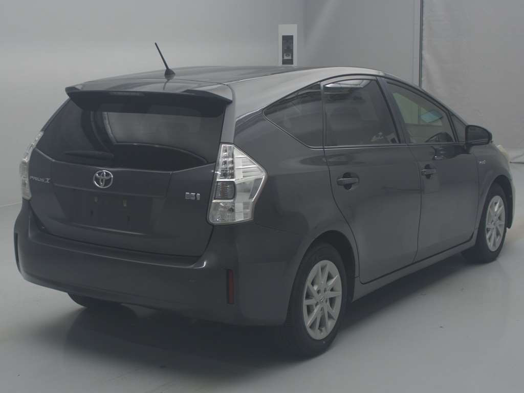 2012 Toyota Prius alpha ZVW40W[1]