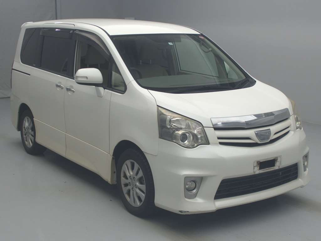 2011 Toyota Noah ZRR70W[2]