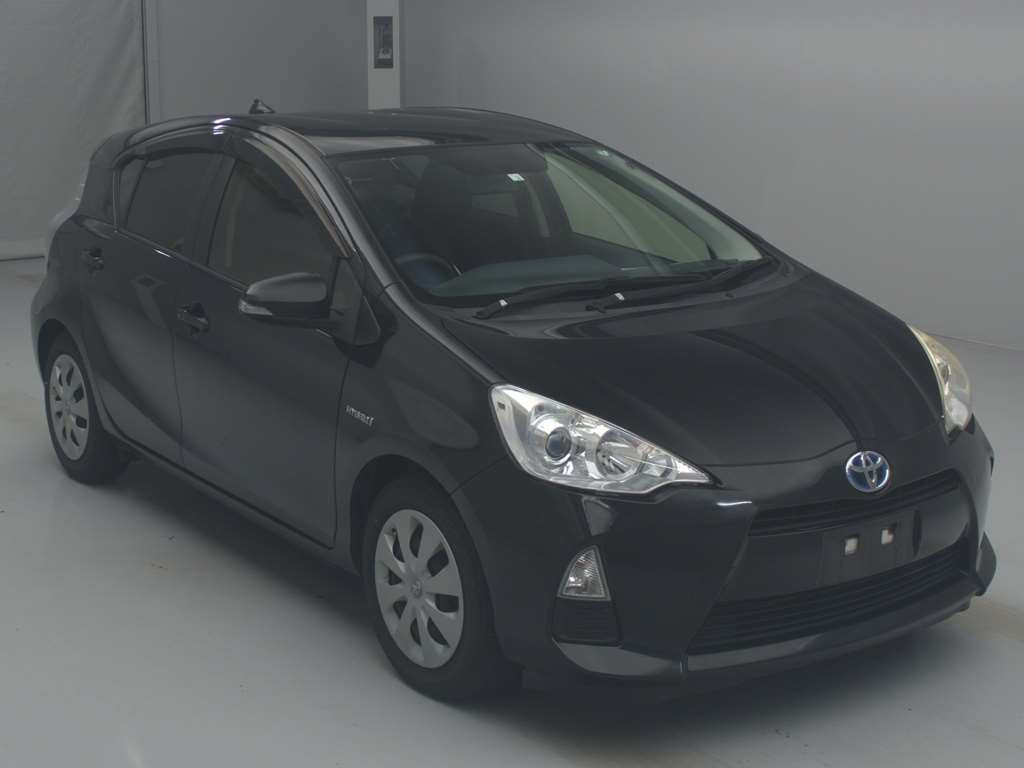 2014 Toyota Aqua NHP10[2]