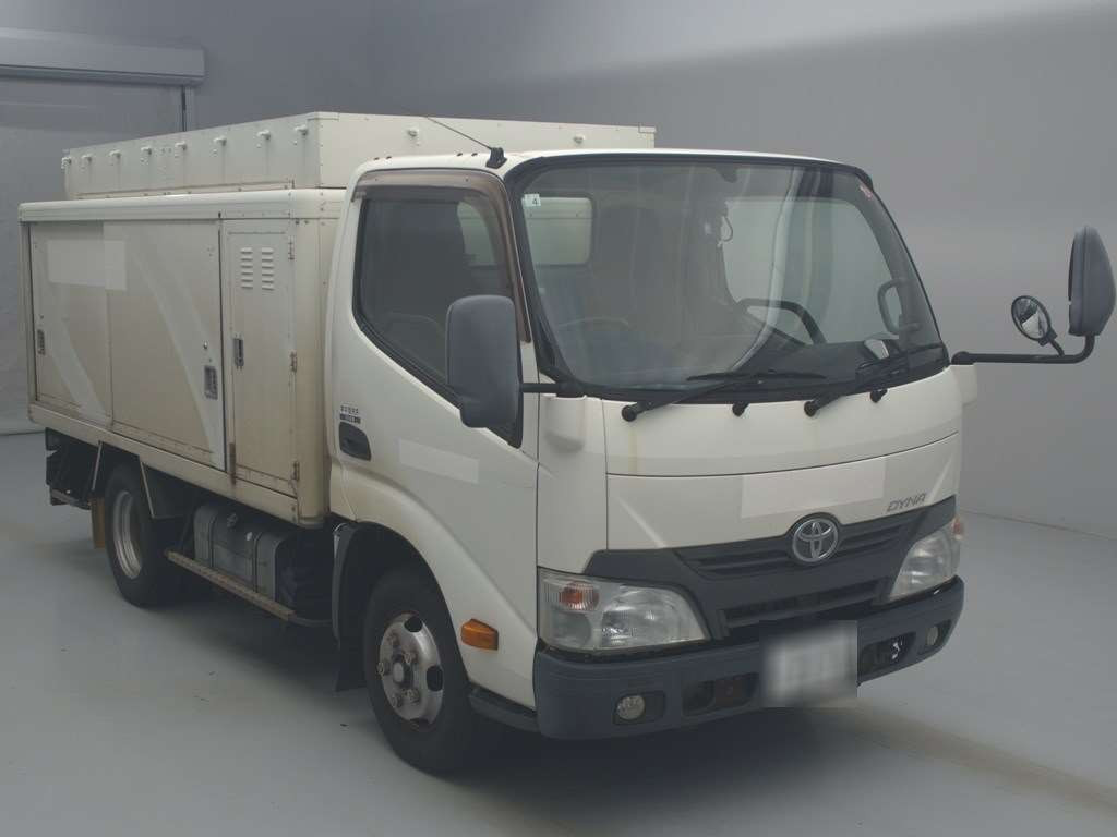 2014 Toyota Dyna Truck XZU605[2]