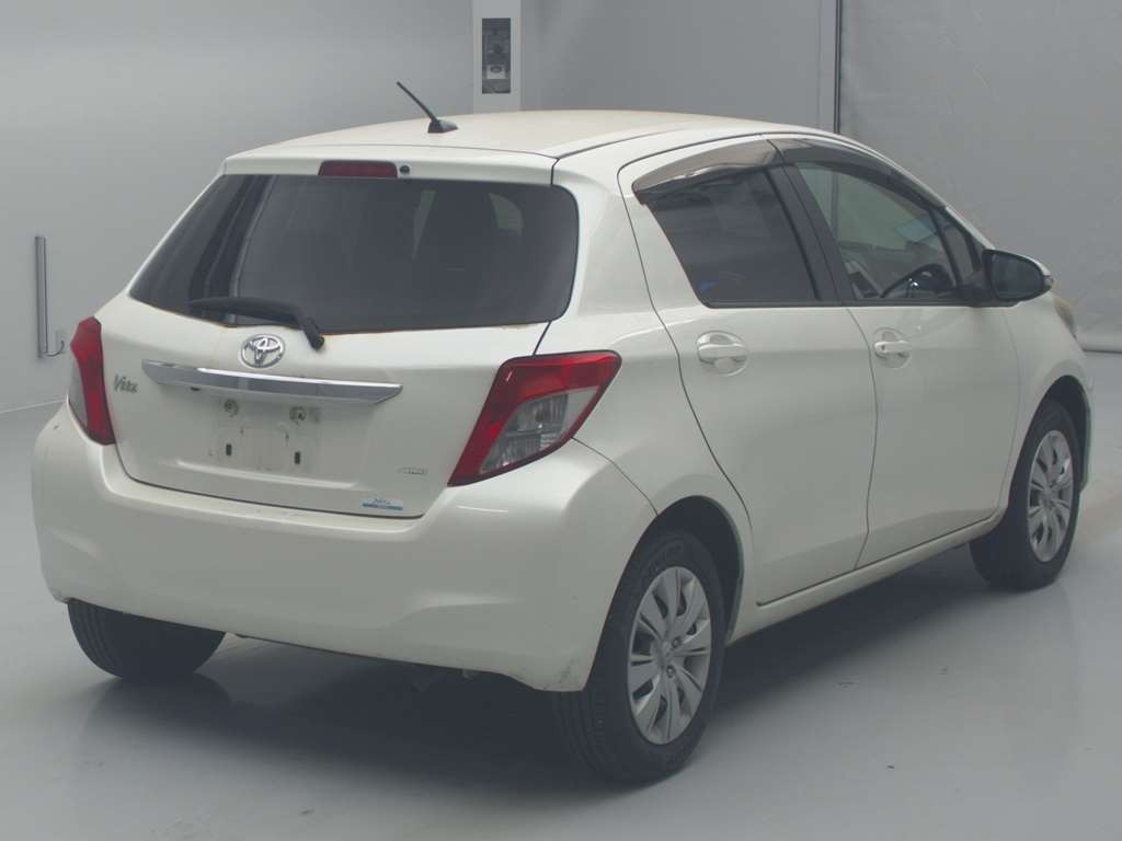 2011 Toyota Vitz NSP135[1]