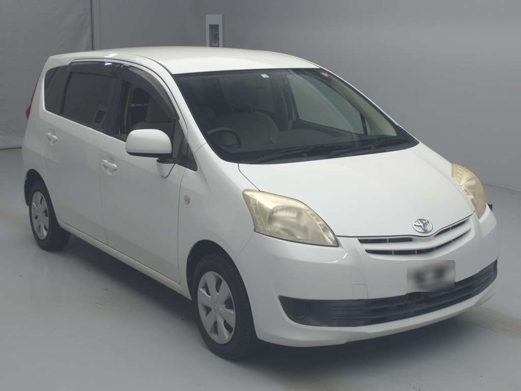 2011 Toyota Passo sette M502E[2]