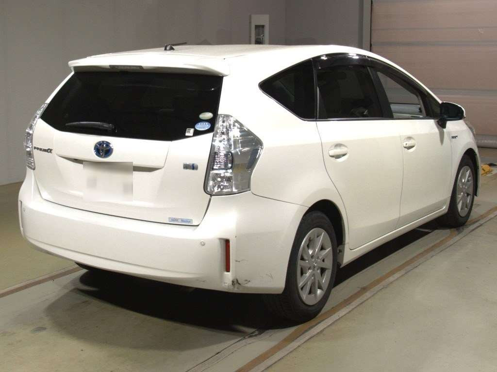 2012 Toyota Prius alpha ZVW41W[1]