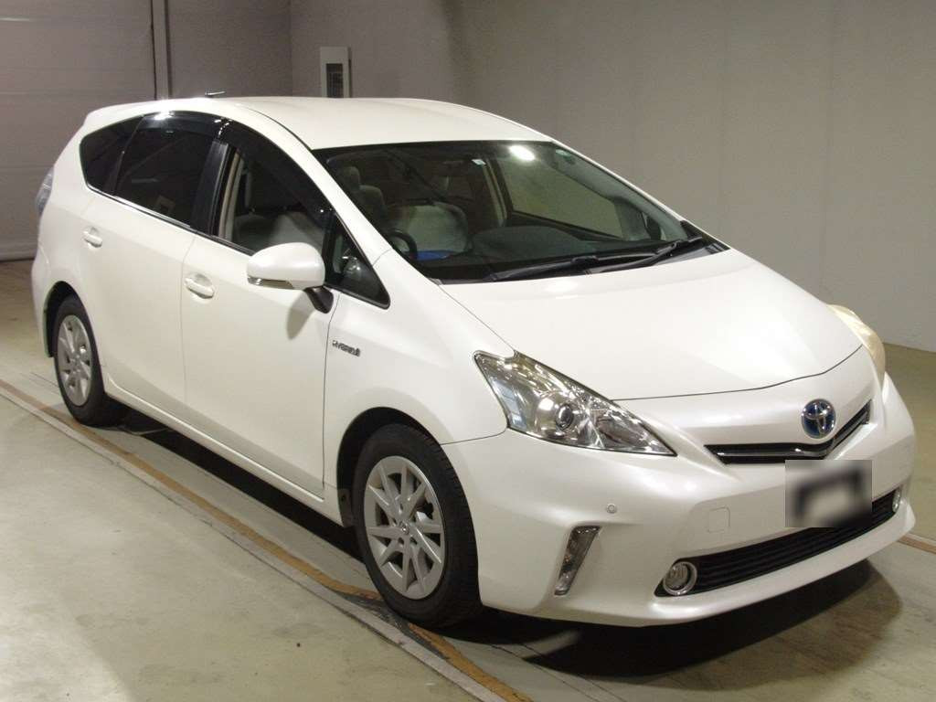 2012 Toyota Prius alpha ZVW41W[2]