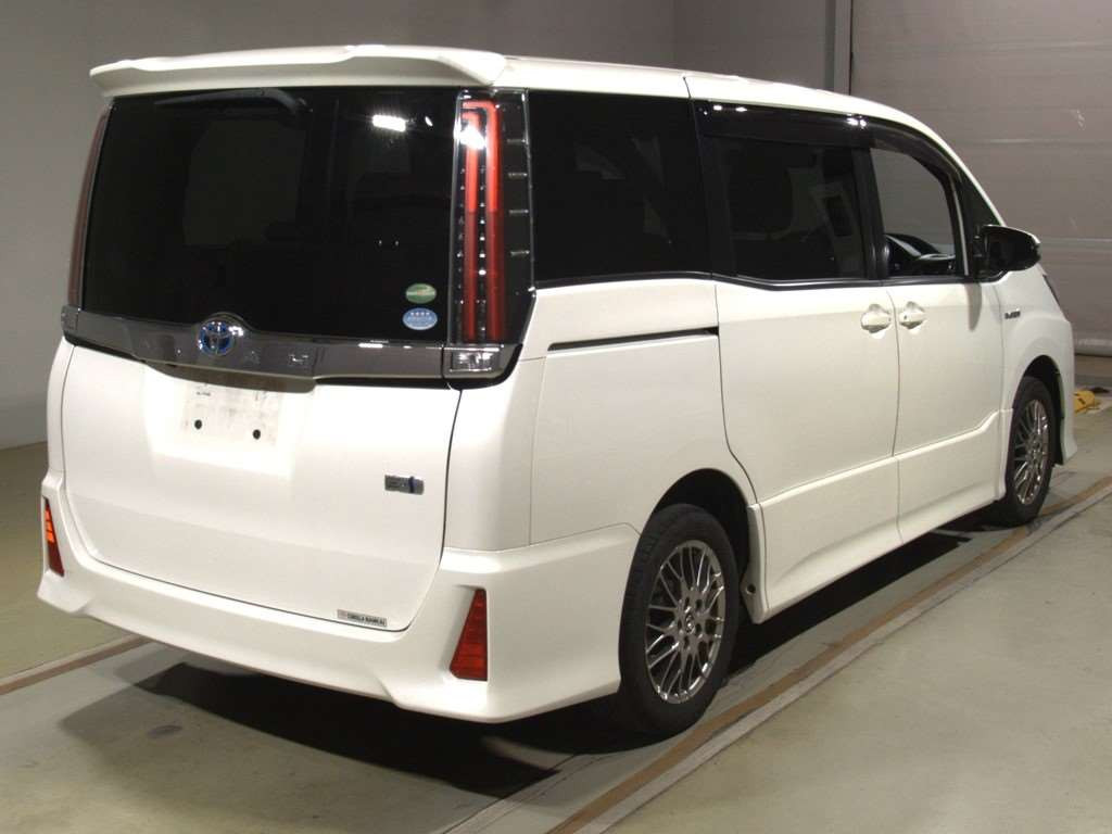 2017 Toyota Noah ZWR80W[1]