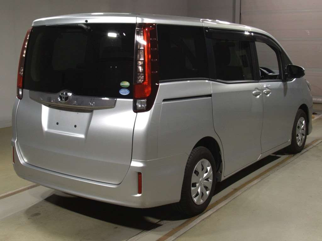 2014 Toyota Noah ZRR80G[1]