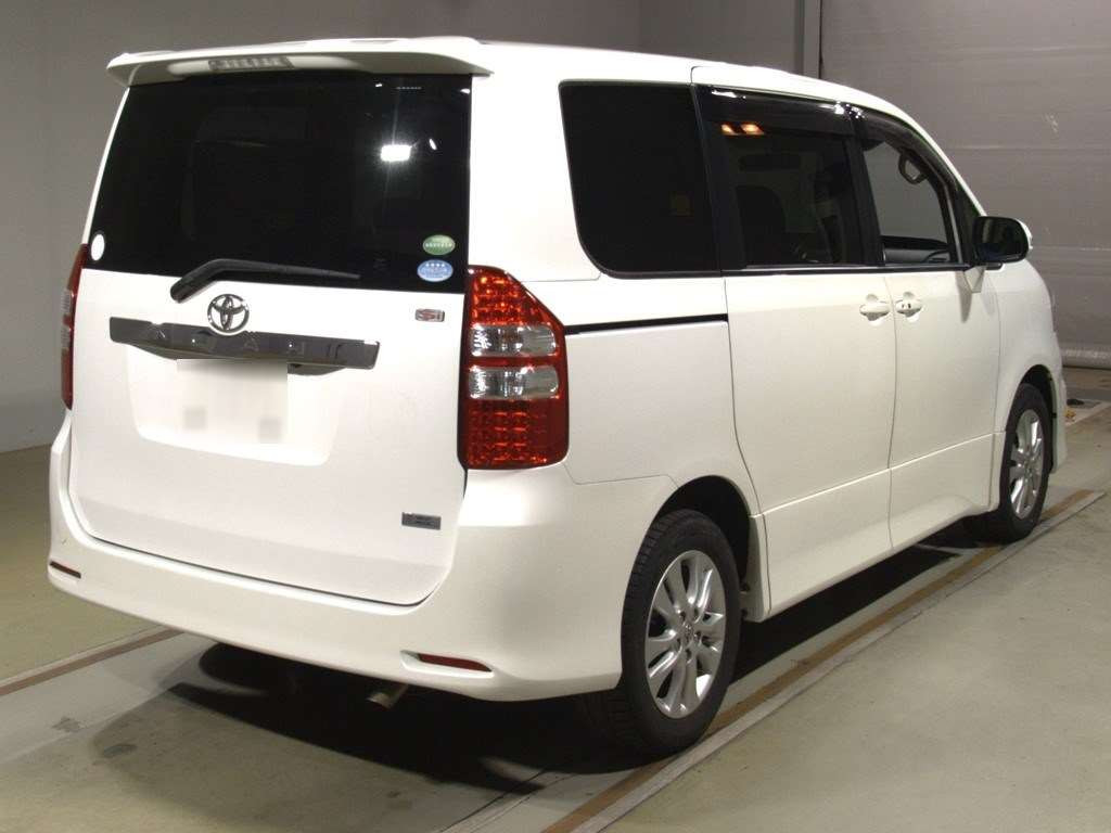 2012 Toyota Noah ZRR75W[1]