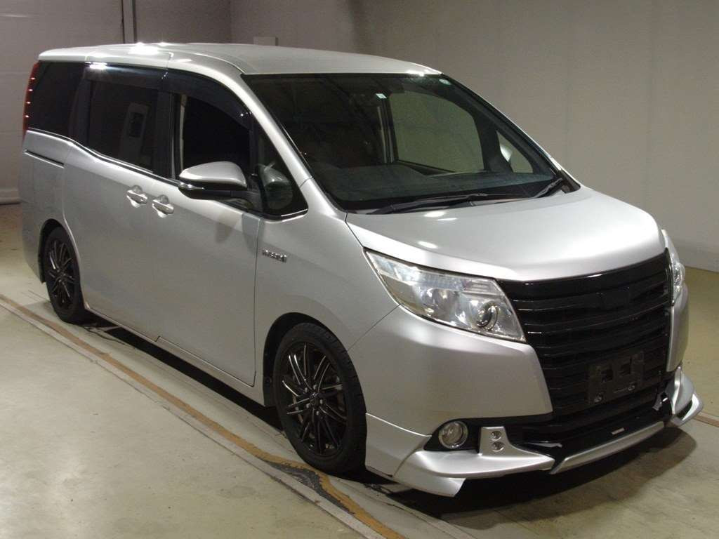 2014 Toyota Noah ZWR80G[2]