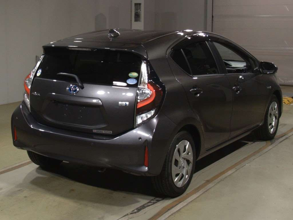 2019 Toyota Aqua NHP10[1]