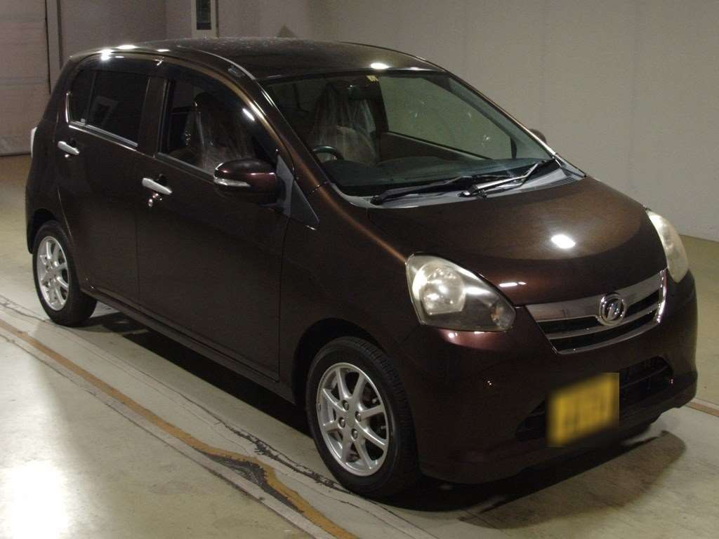 2011 Daihatsu Mira es LA300S[2]