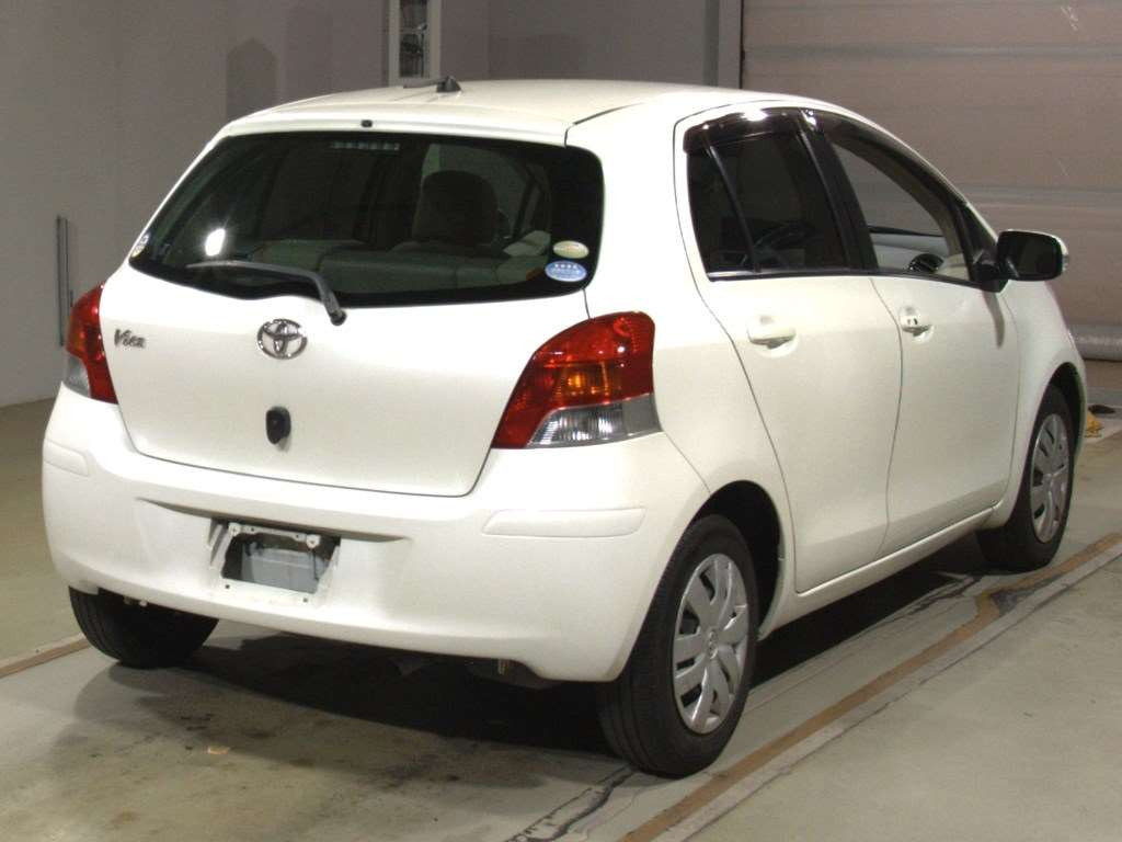 2011 Toyota Vitz SCP90[1]