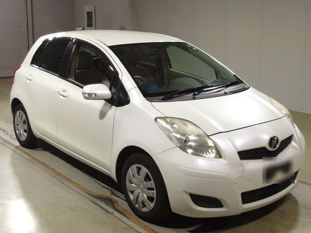 2011 Toyota Vitz SCP90[2]