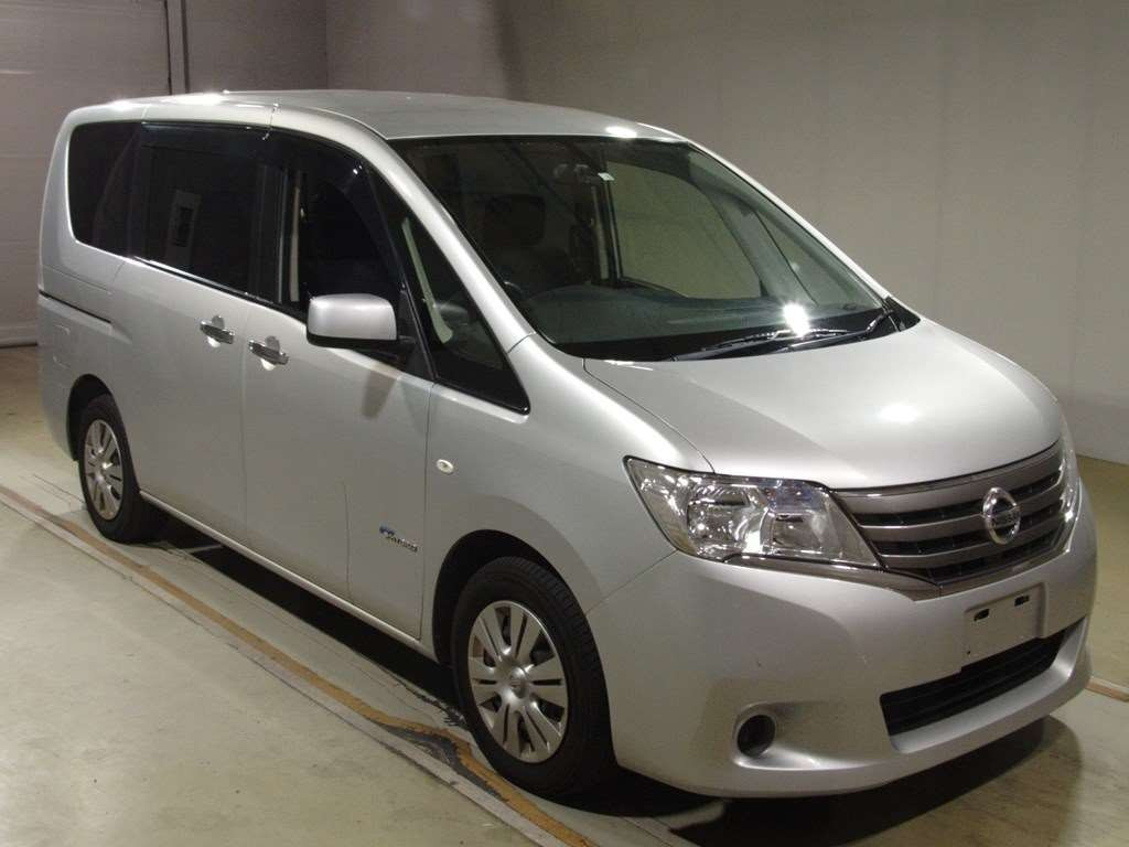 2013 Nissan Serena HC26[2]