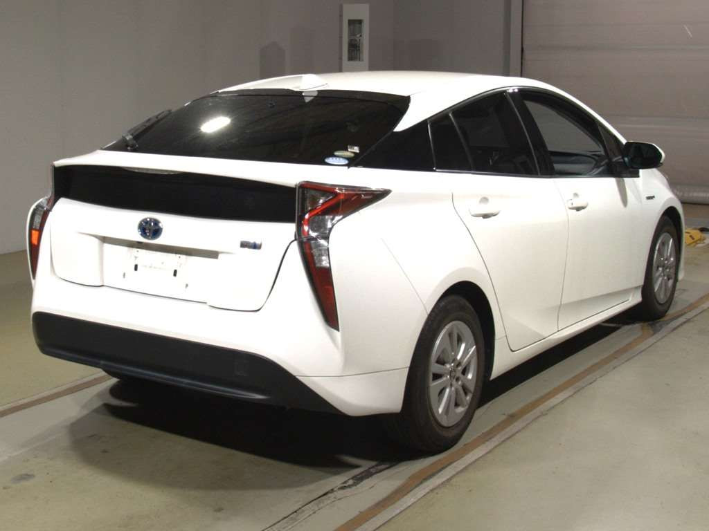 2016 Toyota Prius ZVW50[1]