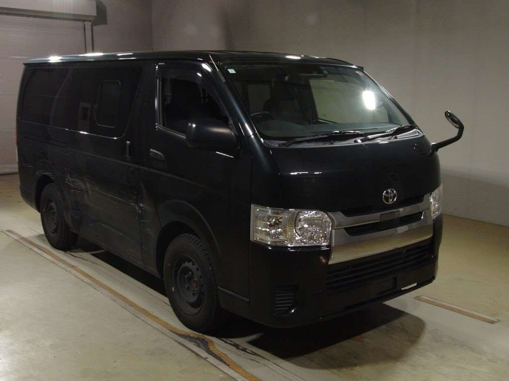 2019 Toyota Hiace Van GDH201V[2]