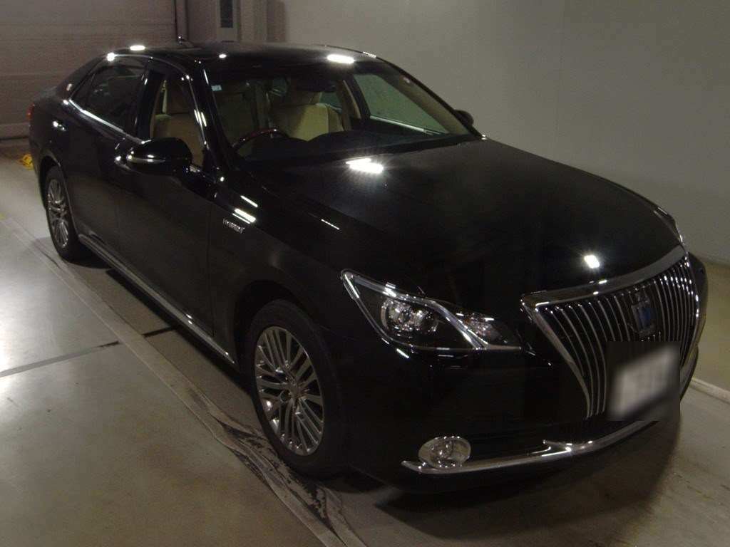 2014 Toyota Crown Majesta AWS215[2]