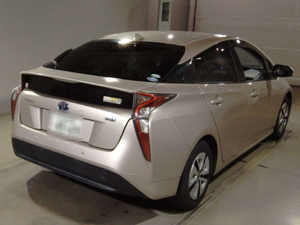 2016 Toyota Prius ZVW51[1]