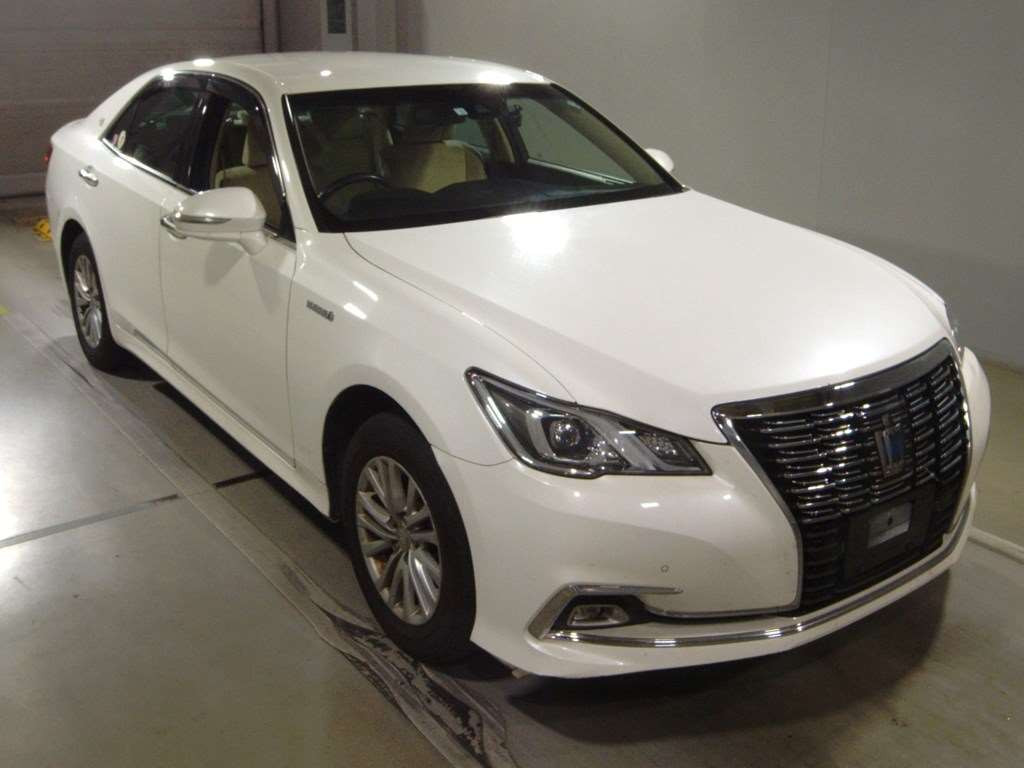 2018 Toyota Crown Hybrid AWS211[2]