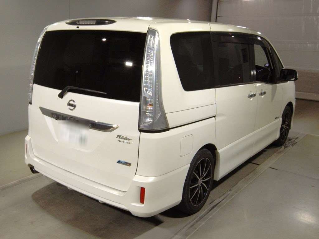 2013 Nissan Serena HC26[1]