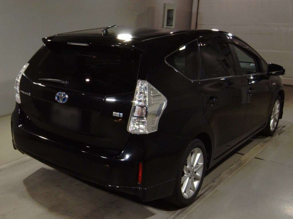 2012 Toyota Prius alpha ZVW41W[1]