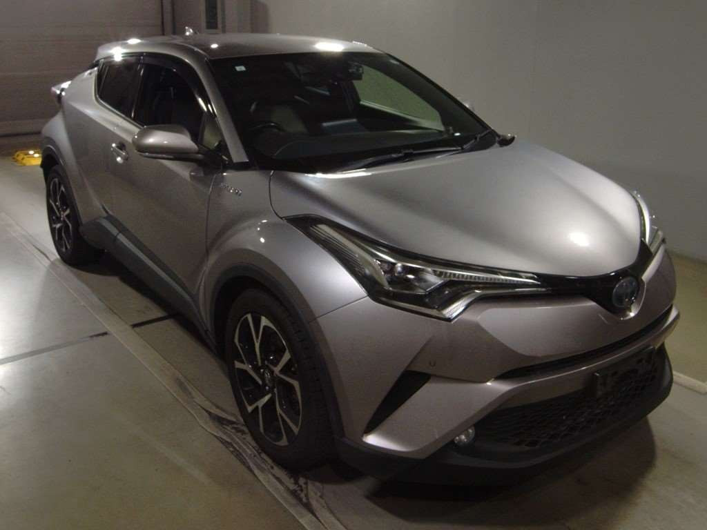 2017 Toyota C-HR ZYX10[2]