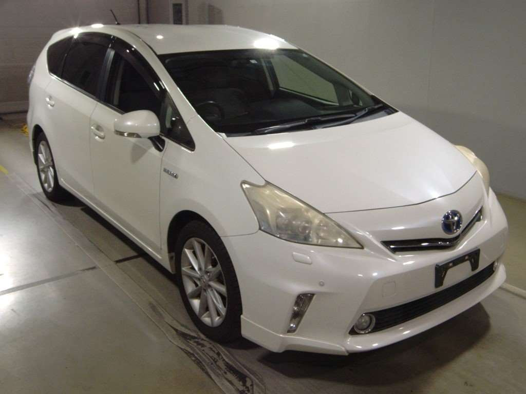 2012 Toyota Prius alpha ZVW41W[2]