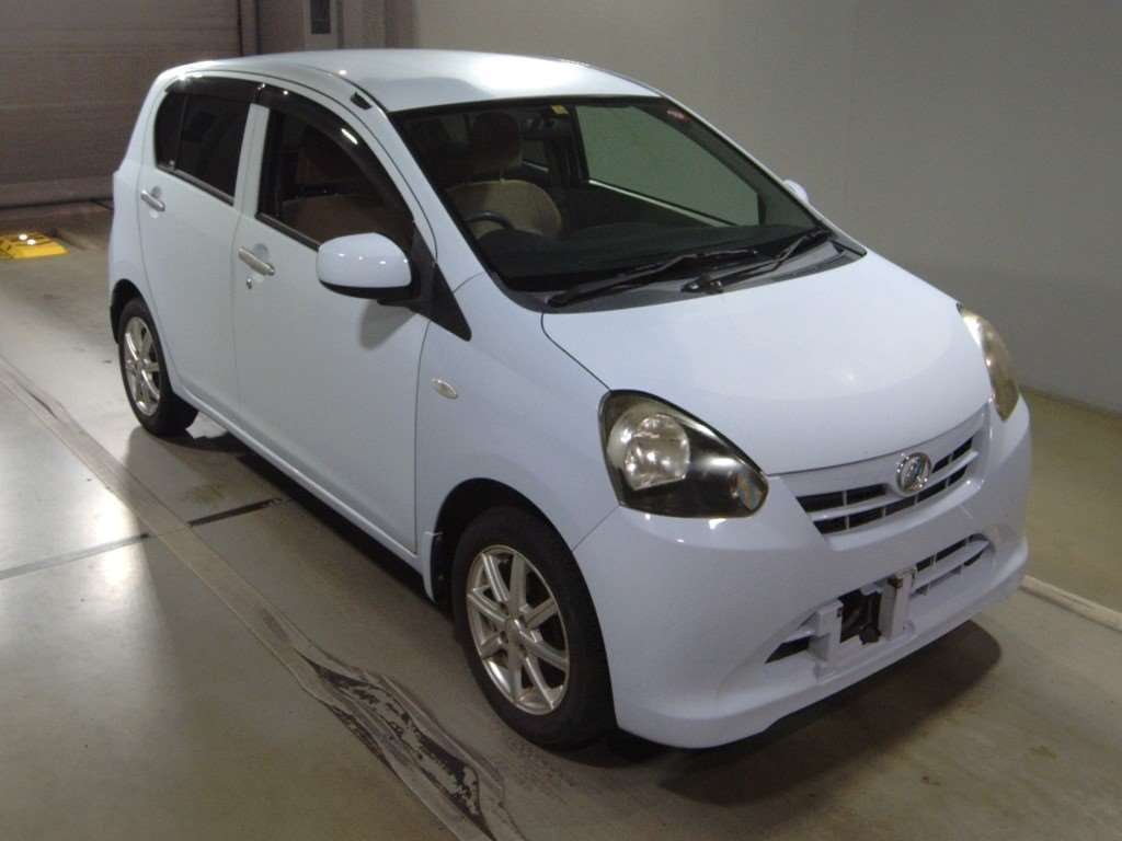 2011 Daihatsu Mira es LA300S[2]