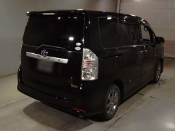 2010 Toyota Voxy