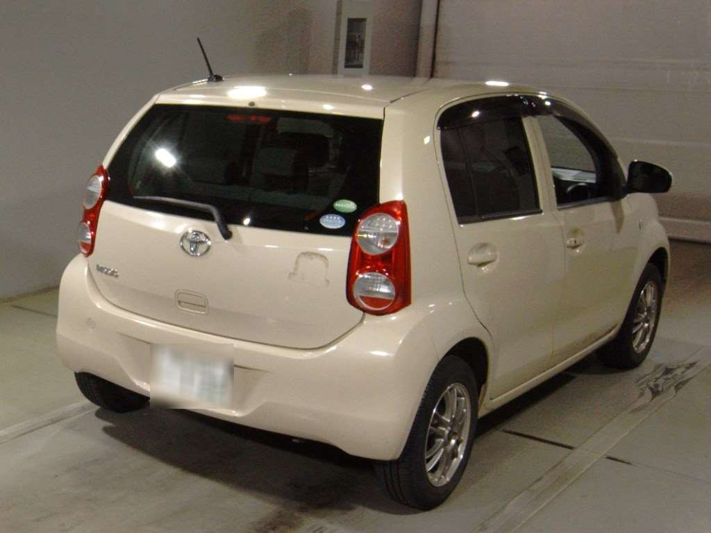 2012 Toyota Passo KGC30[1]