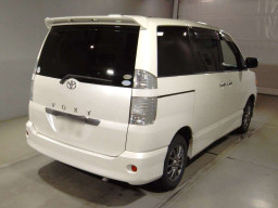 2006 Toyota Voxy