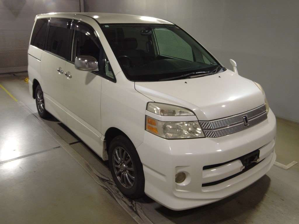 2006 Toyota Voxy AZR65G[2]