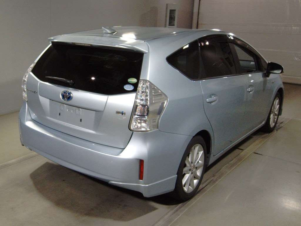 2012 Toyota Prius alpha ZVW40W[1]