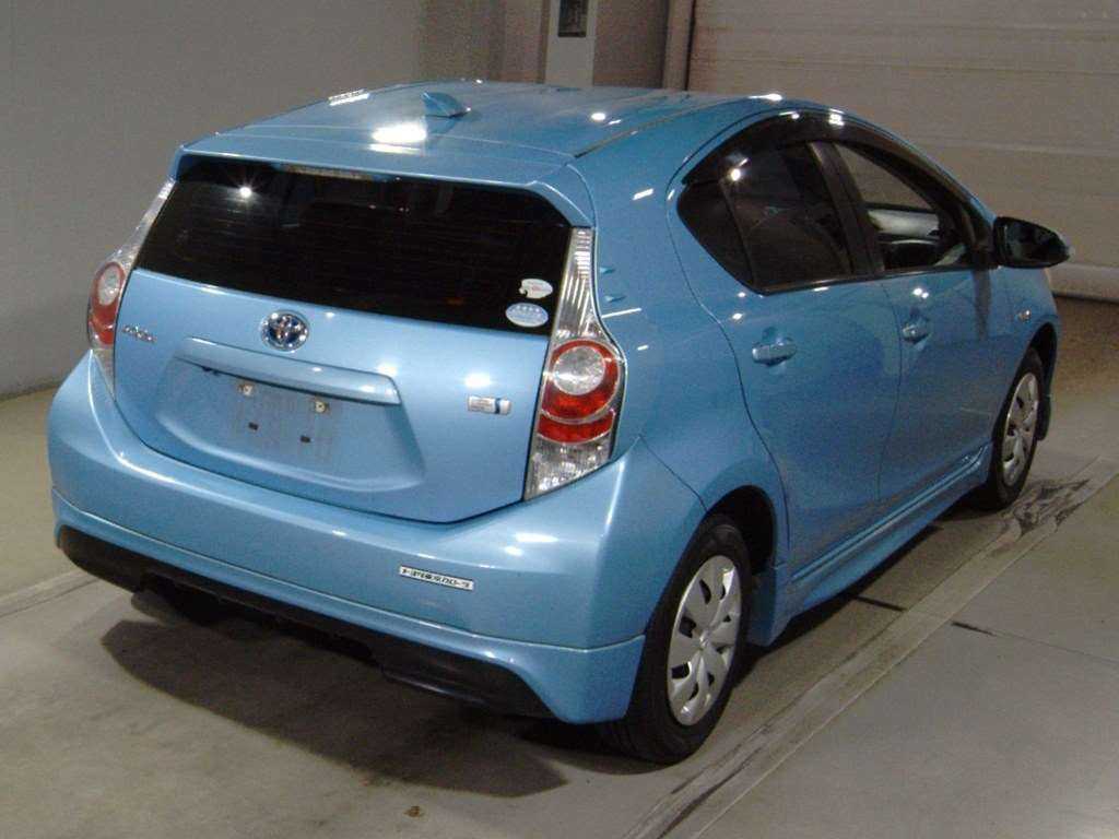 2012 Toyota Aqua NHP10[1]