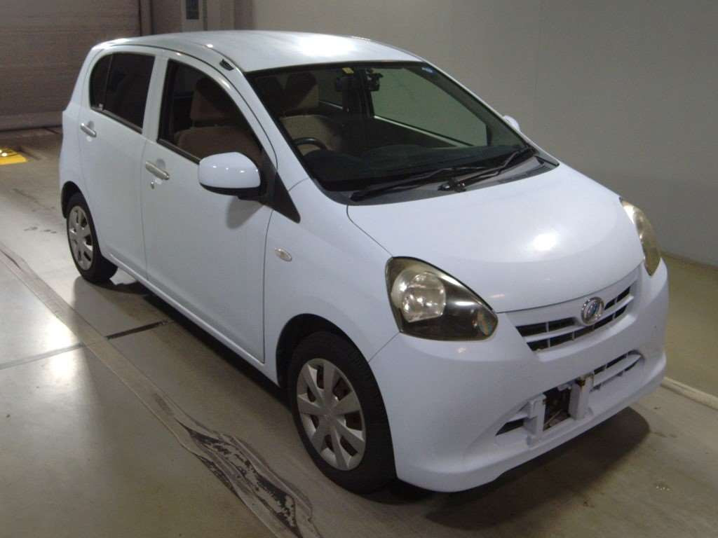 2011 Daihatsu Mira es LA300S[2]