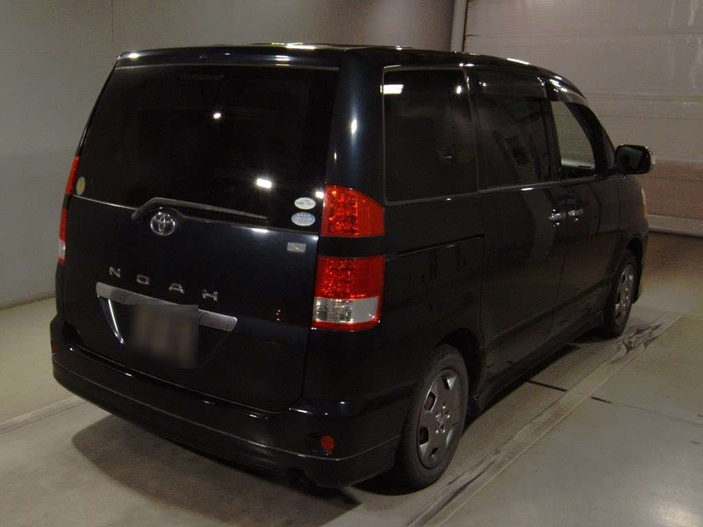 2005 Toyota Noah AZR60G[1]