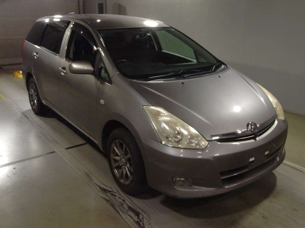 2005 Toyota Wish ZNE14G[2]