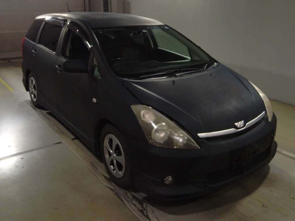 2005 Toyota Wish ZNE10G[2]