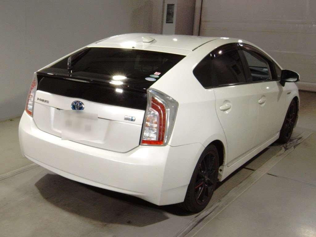 2015 Toyota Prius ZVW30[1]