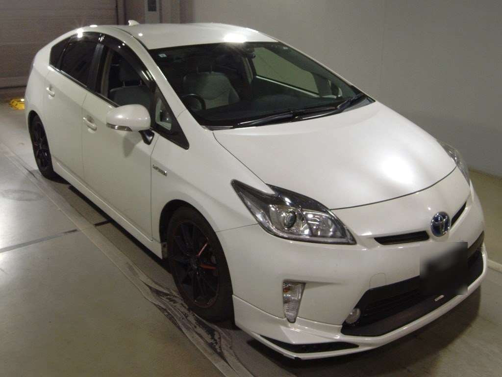 2015 Toyota Prius ZVW30[2]