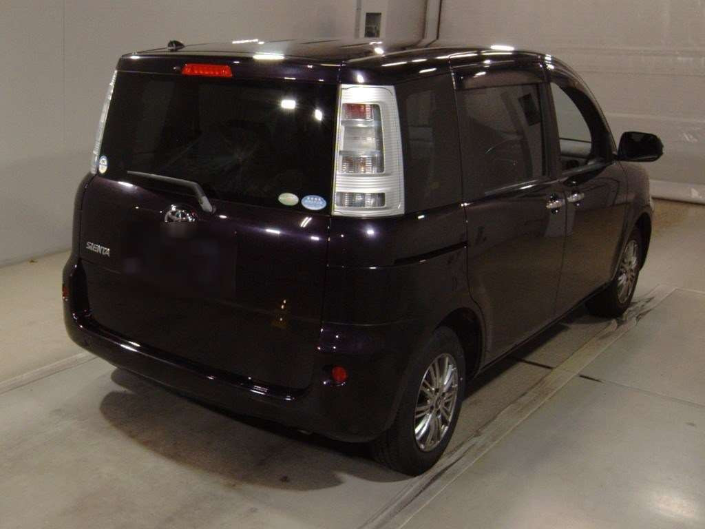 2011 Toyota Sienta NCP81G[1]