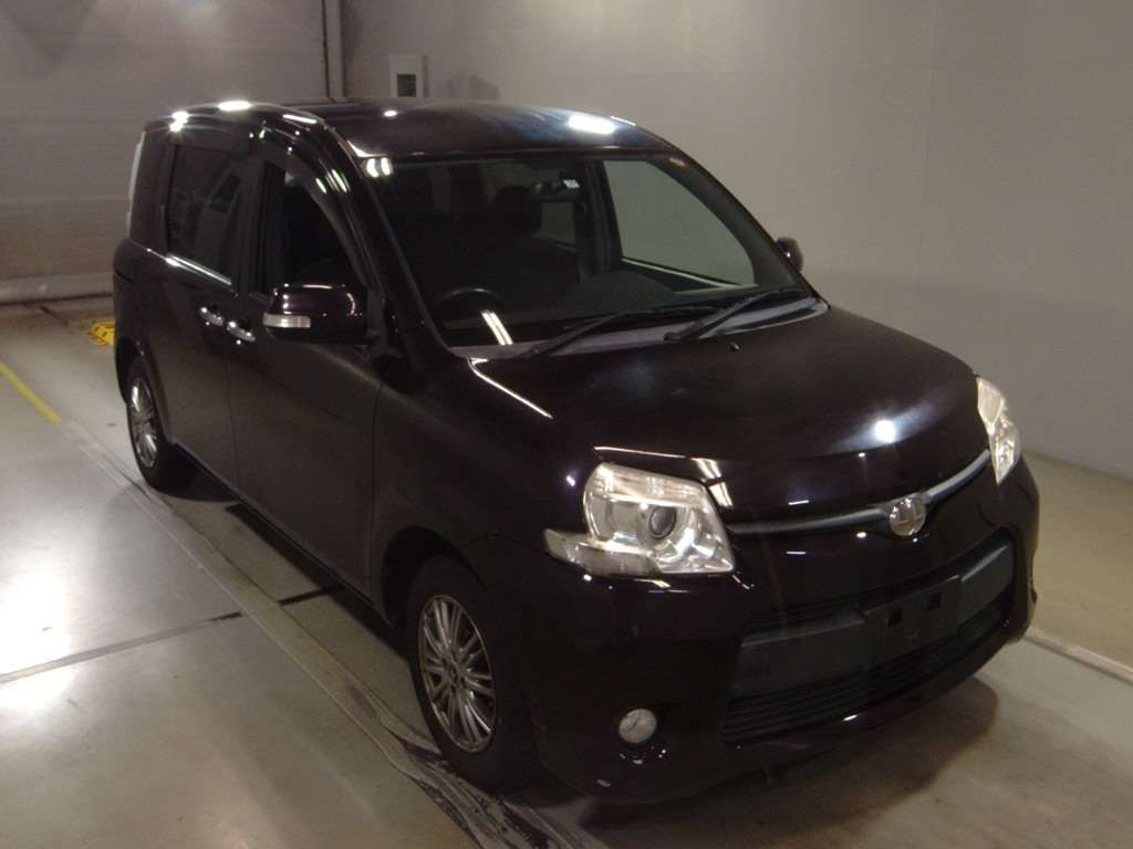 2011 Toyota Sienta NCP81G[2]