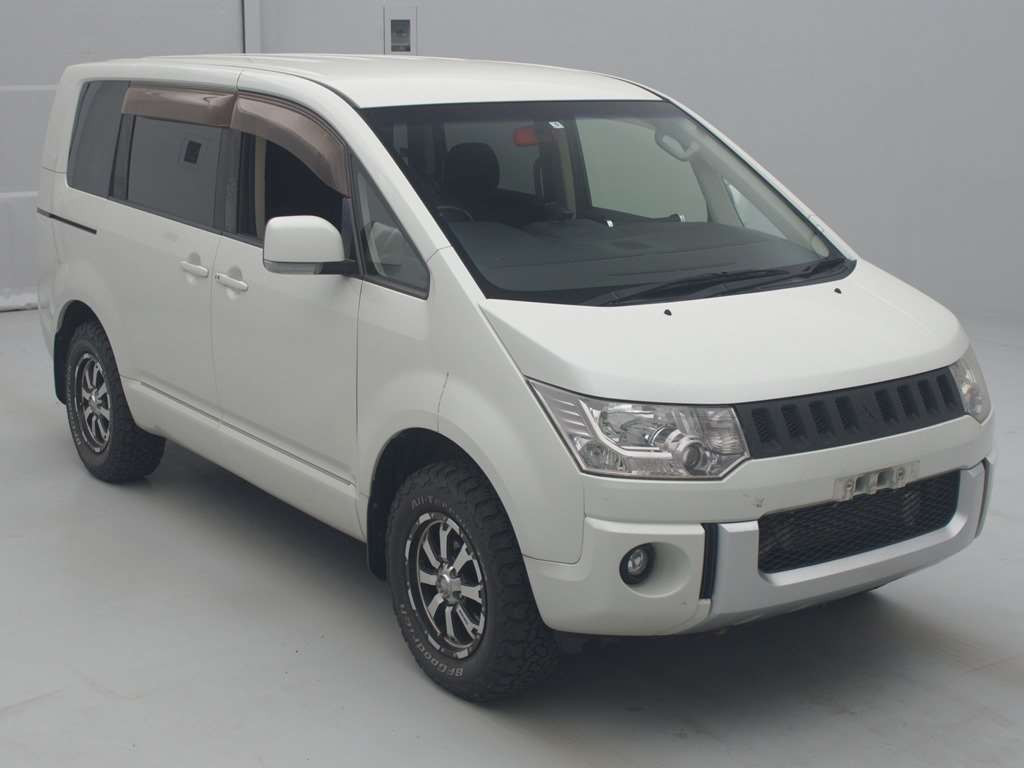 2013 Mitsubishi Delica D5 CV1W[2]