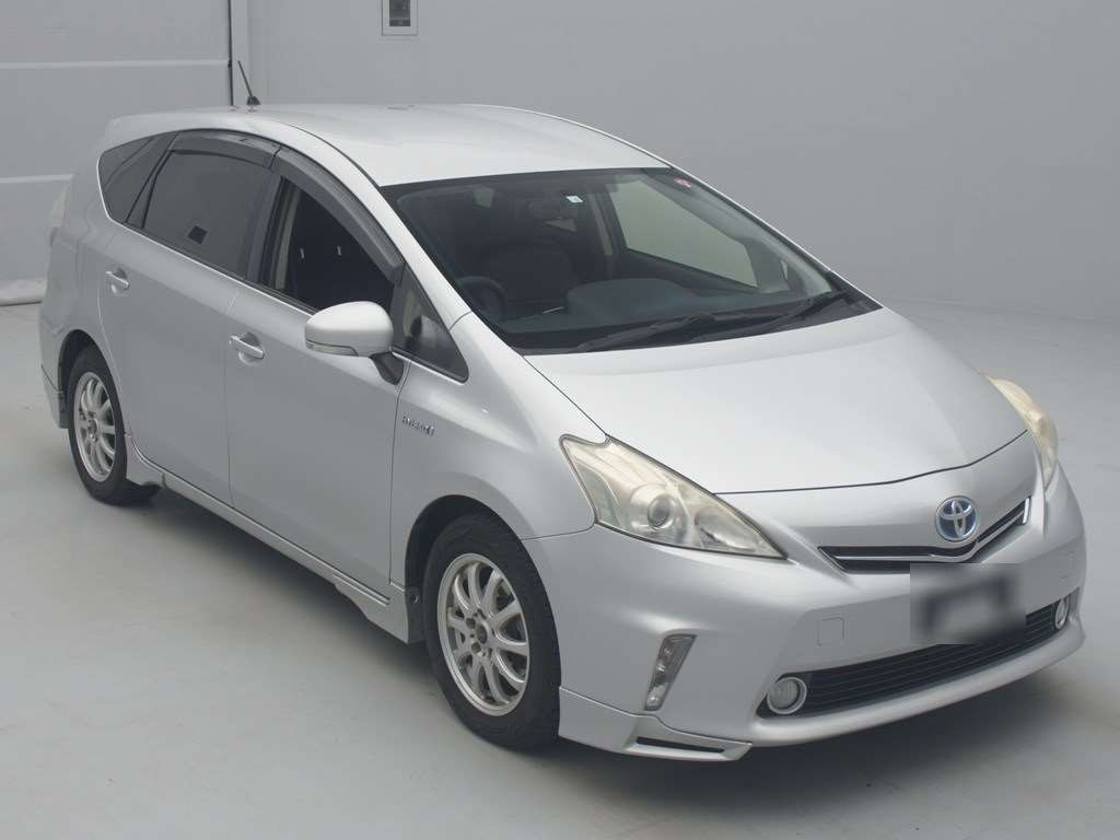 2012 Toyota Prius alpha ZVW41W[2]