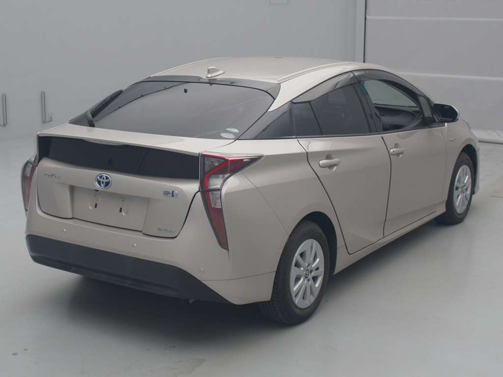 2017 Toyota Prius ZVW55[1]