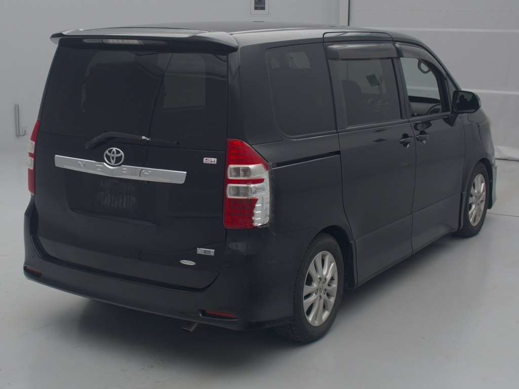 2011 Toyota Noah ZRR75W[1]