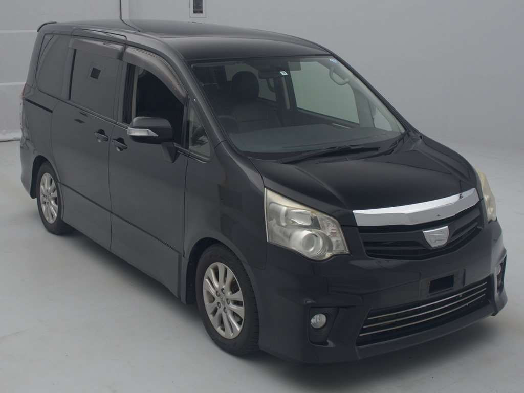 2011 Toyota Noah ZRR75W[2]